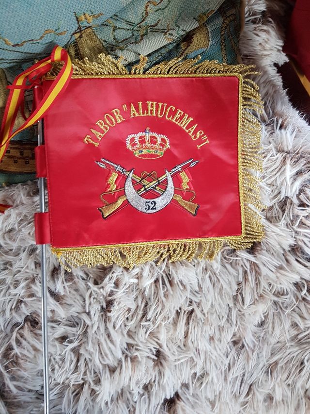 BANDERA DE SOBREMESA BORDADA