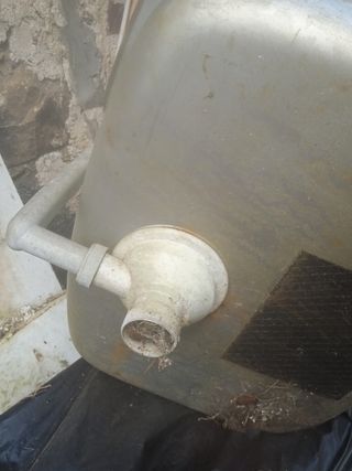Encimera con fregadera y cubo de basura