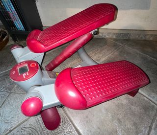 Máquina de correr y de REGALO: un pequeño gimnasio