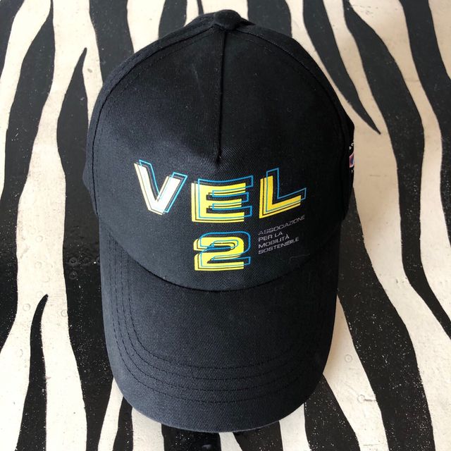 Lotto 9 cappellini con visiera