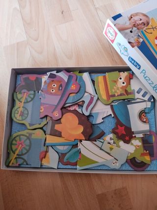 Puzzle con cubos de madera