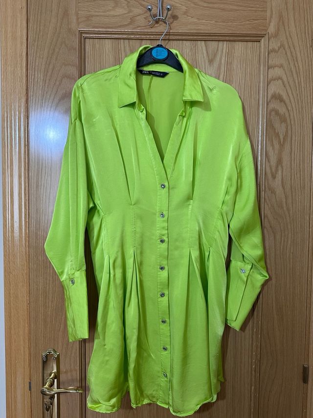 Vestido verde lima de ZARA