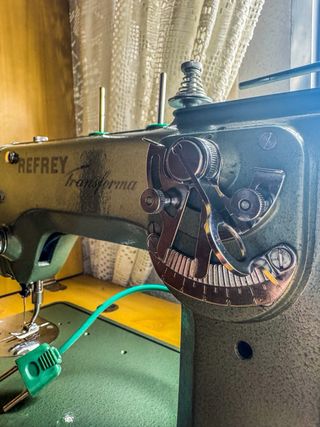 Maquina de coser Refrey Transforma automatic