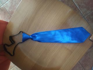 Corbata azul