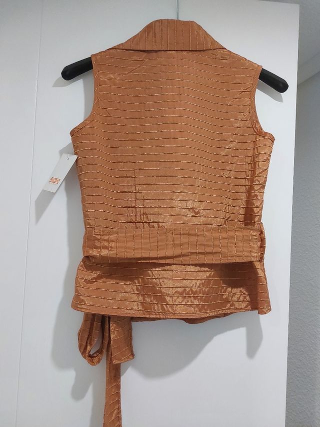 Top cruzado sin mangas