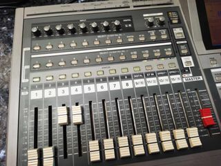 Roland VS 1680 mesa de grabación digital