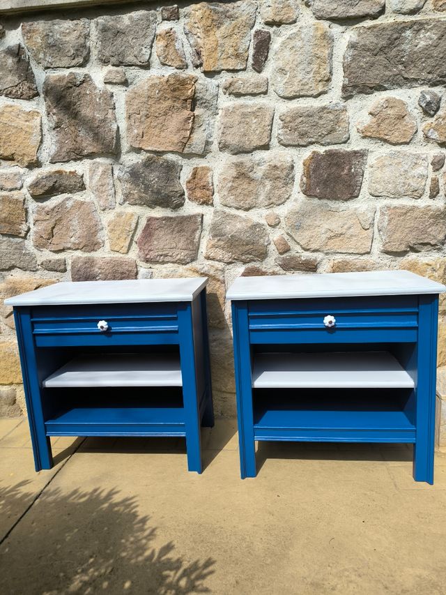 2 mesillas restauradas