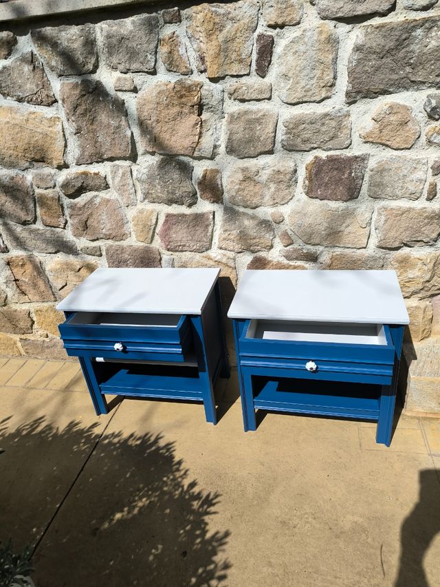 2 mesillas restauradas