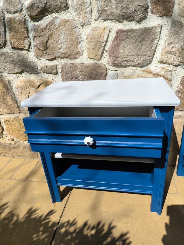 2 mesillas restauradas