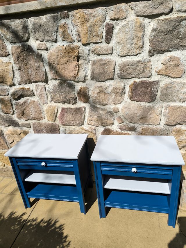 2 mesillas restauradas