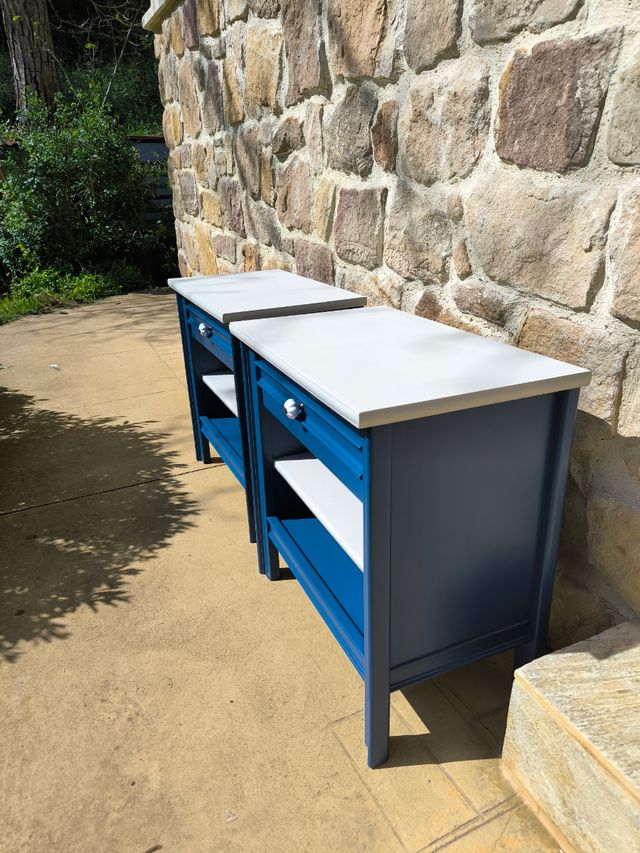 2 mesillas restauradas