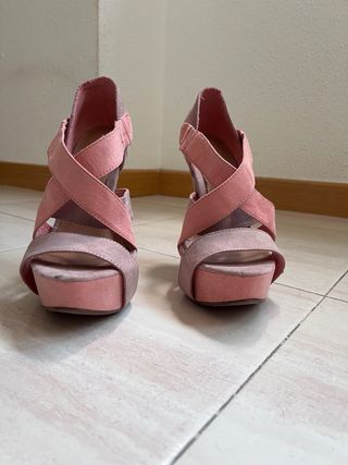 Sandalia plataforma coral BERSHKA