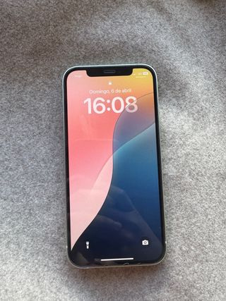 iPhone 12 verde acqua.