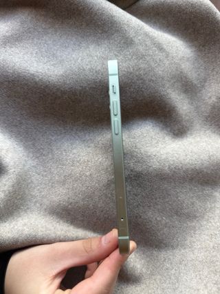 iPhone 12 verde acqua.