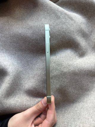 iPhone 12 verde acqua.