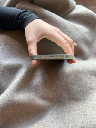 iPhone 12 verde acqua.