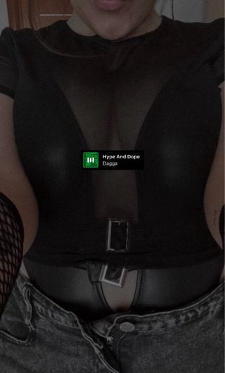 Body sgambato in pelle nero con catene al centro