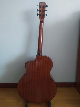 Guitarra electro acústica
