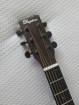 Guitarra electro acústica