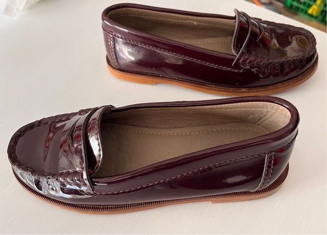 Zapatos 32 Massimo Dutti charol burdeos