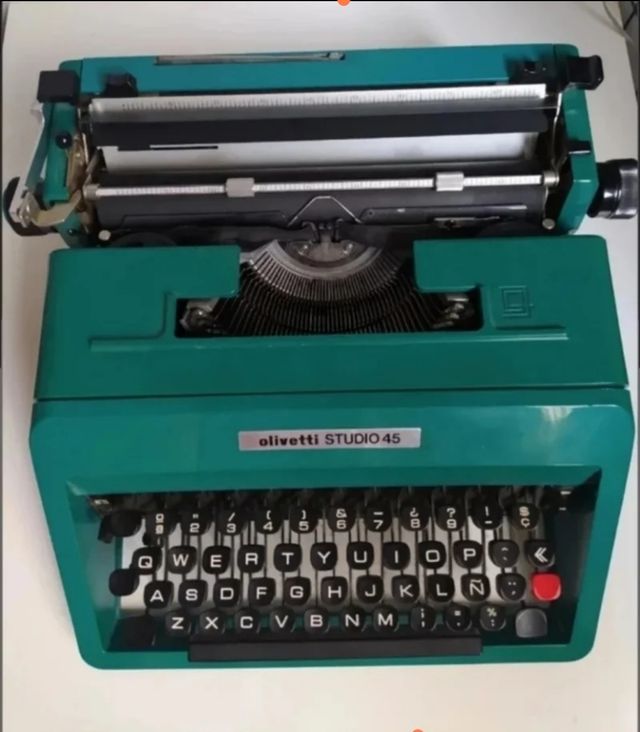 Máquina de escribir Olivetti Studio 45