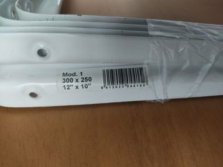 Escuadras blancas, 4 soportes para baldas, 30 x 25