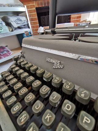 Macchina da scrivere Hermes 2000