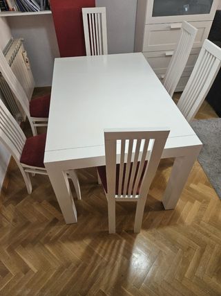 Juego mesa comedor, sillas,precio negociable,envío