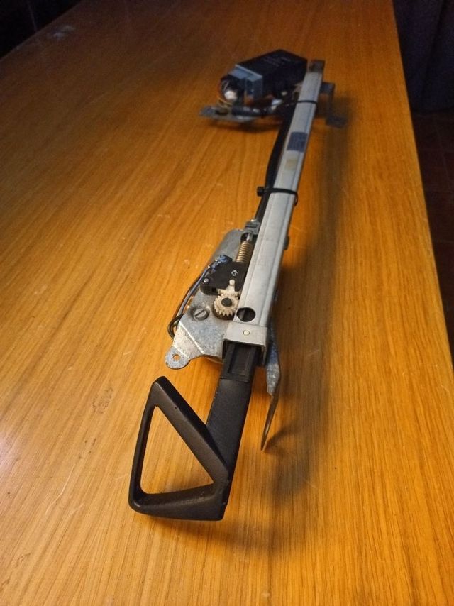 1 guia para cinturones Mercedes W124 coupé.