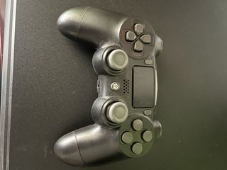 PlayStation 4 Slim 1TB + Mando + 2 Juegos