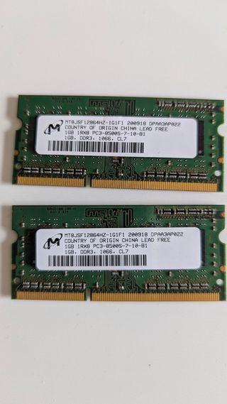 2 unidades de memoria RAM 1 GB. Macintosh