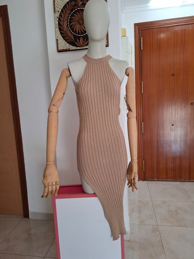 Vestido halter con sutil brillo