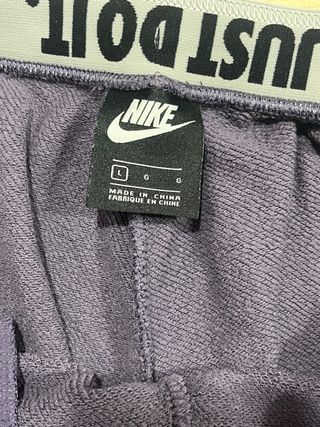 Jogger Nike Morado L Comodidad y Estilo