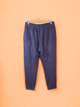 Jogger Nike Morado L Comodidad y Estilo
