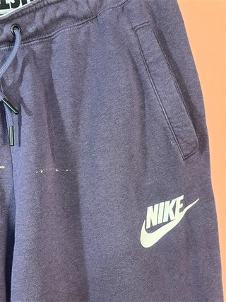 Jogger Nike Morado L Comodidad y Estilo