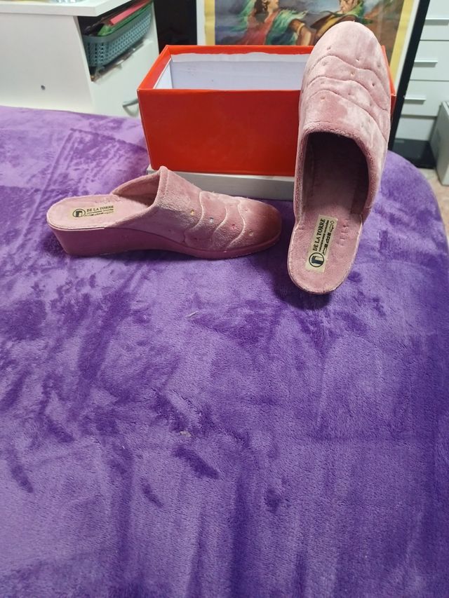Zapatilla de casa  con cuña,color rosa c