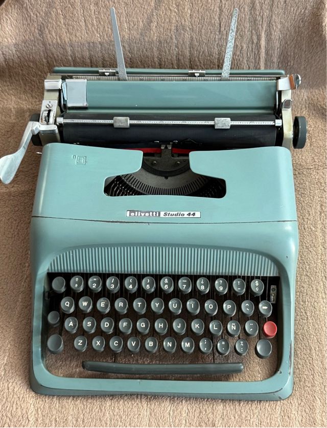 Maquina de Escribir Olivetti 44