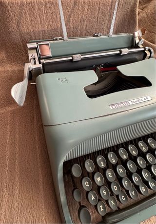 Maquina de Escribir Olivetti 44