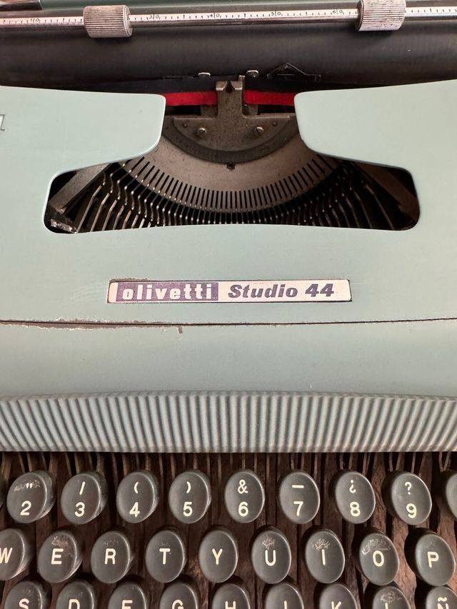 Maquina de Escribir Olivetti 44