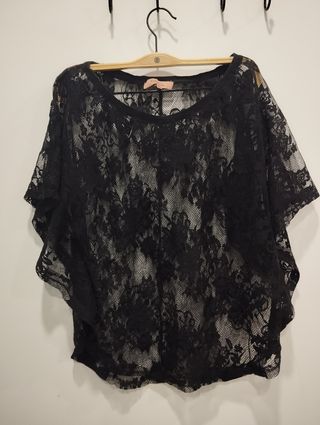 Camiseta transparente tipo encaje 