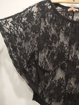 Camiseta transparente tipo encaje 