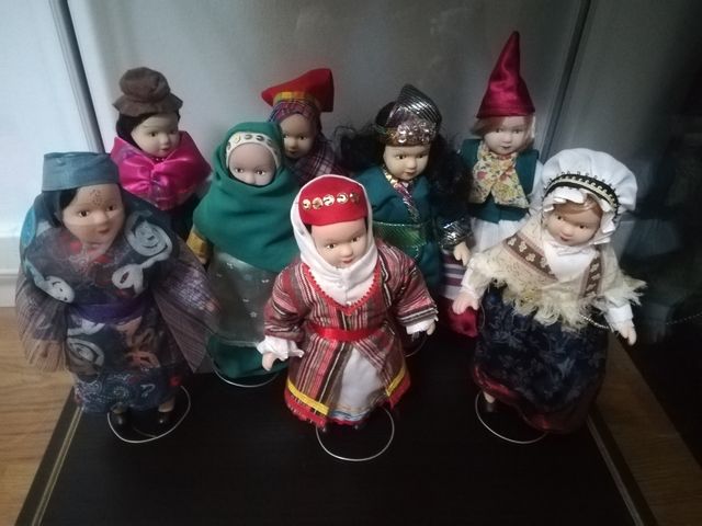 COLECCIÓN MUÑECAS DE PORCELANA