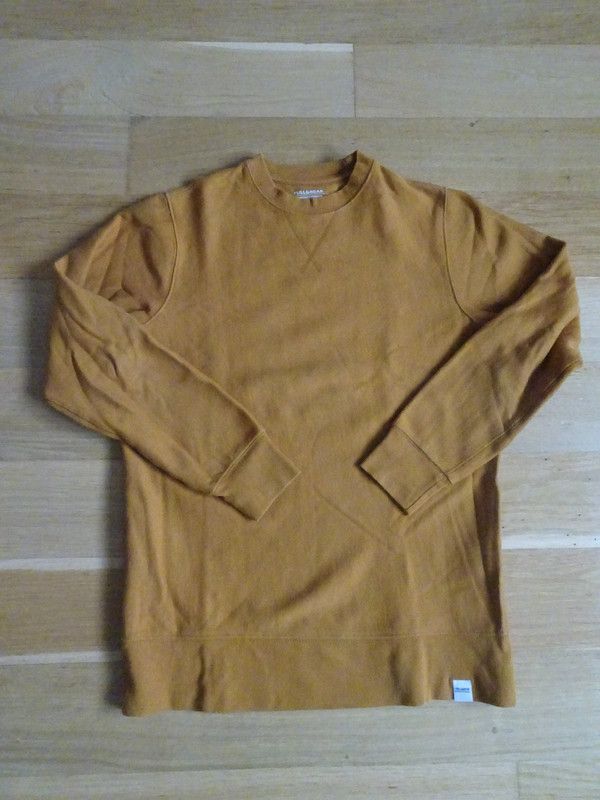 Sudadera de Pull&Bear color mostaza. Talla XS.