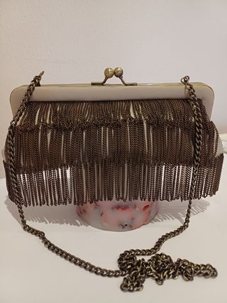 Bolso de mano para eventos.