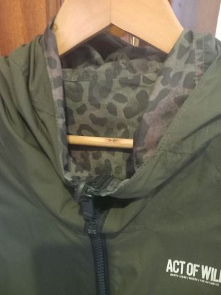 Chubasquero Bershka 