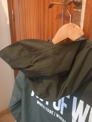 Chubasquero Bershka 