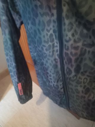 Chubasquero Bershka 