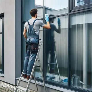 Limpieza cristales, persianas y pintura