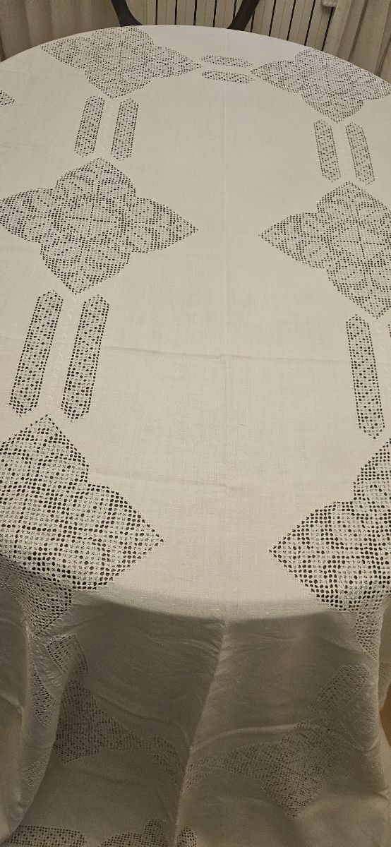 Manteleria lagarterana en hilo hecha a manom