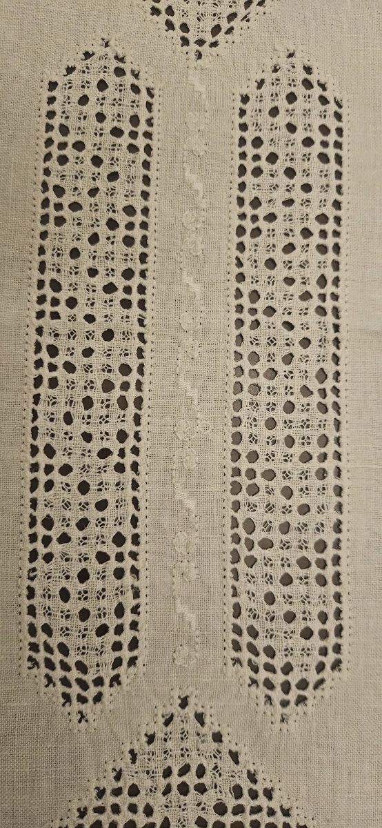 Manteleria lagarterana en hilo hecha a manom